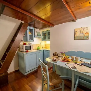 Wonderful Romantic Studio Ponte Vecchio Area Apartment Florence